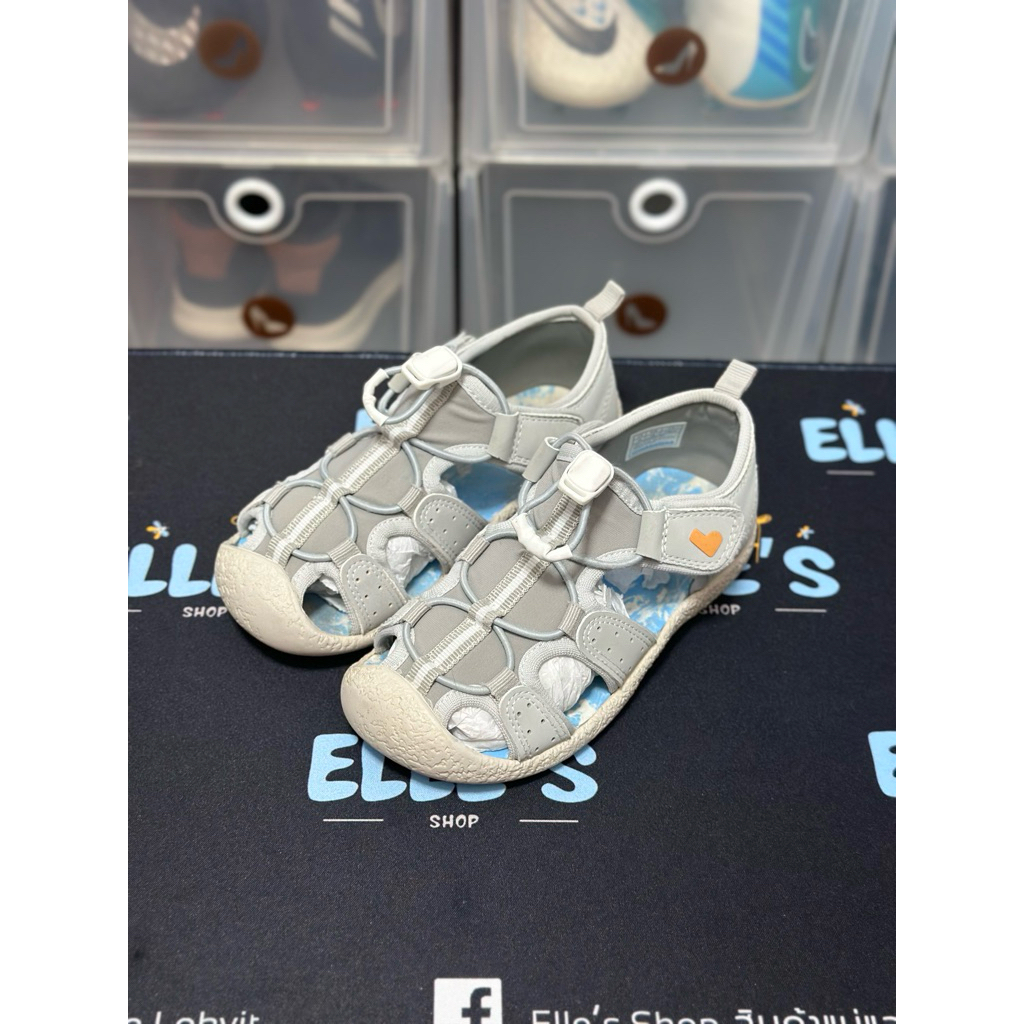 Littlebluelamb ลุยน้ำได้ แห้งไว : Size UK10/EU28 แนะนำเท้า 16.6- 17.4 ซม. (มือสอง ไม่มีกล่อง)