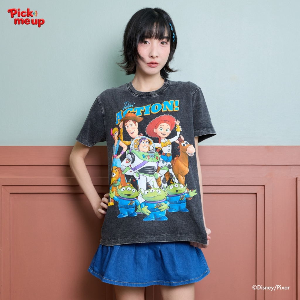 PickMeUp เสื้อยืดพิมพ์ลาย Toy Story Takin’ Action! ลิขสิทธิ์ Disney (รบกวนเช็ค size chart ก่อนน้า)