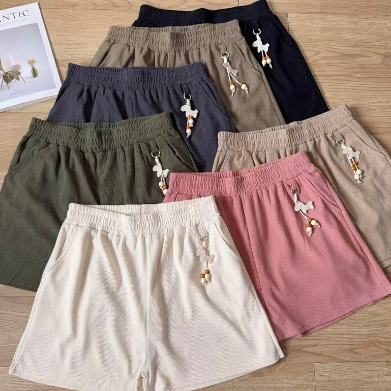 🎀* พร้อมส่ง * 🎀กางเกงขาสั้นผู้หญิงเนื้อผ้าลูกฟูก สไตล์คาสชวล มีห้อยม้าเท่ๆ ผ้าอ่อนนุ่ม ใส่สบายได้ทุกวัน