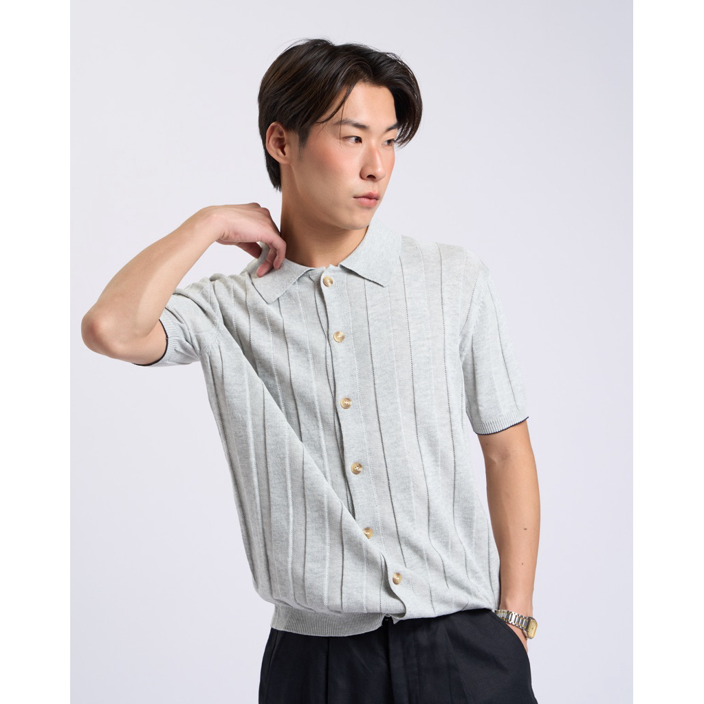 Norm Button Knit Polo เสื้อknit โปโลผู้ชาย กระดุมผ่าหน้า ลายร่อง ผ้าลินินผสมวิสโคส ไลโอเซลล์ ทรงหลวม