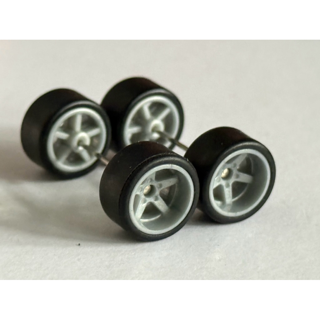 ล้อยาง รถยนต์ 1:64 ขนาด 12.5 MM ลาย 5 ก้าน สี เทา ยางถอดได้