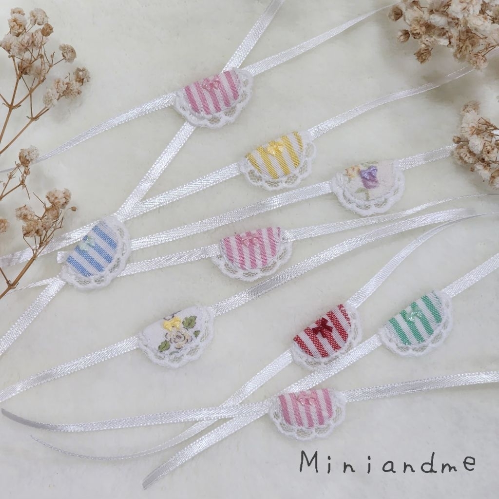 Minibib ผ้ากันเปื้อนจิ๋ว สำหรับตุ๊กตาขนาดจิ๋ว Sonny Sylvanian (Handmade)