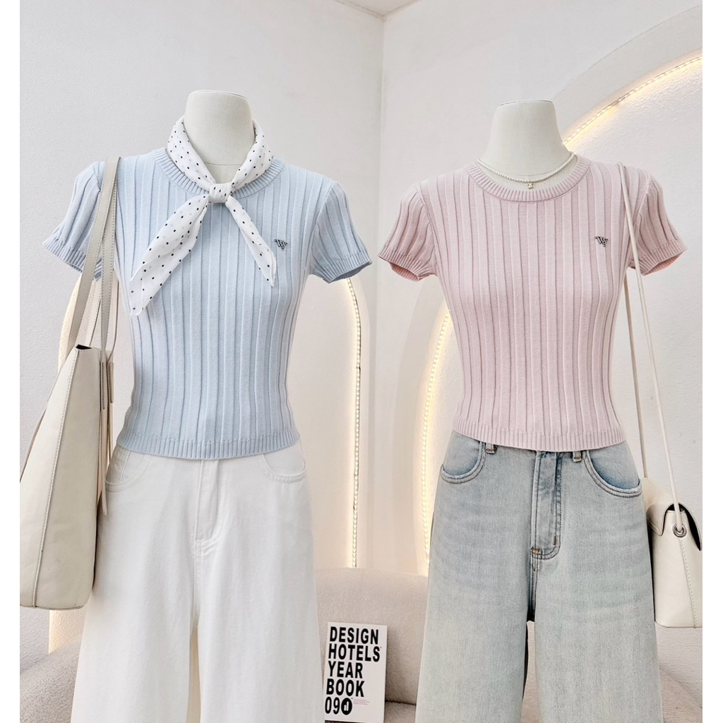 WA YA เสื้อคอกลมไหมพรมเปีย ปักโลโก้
