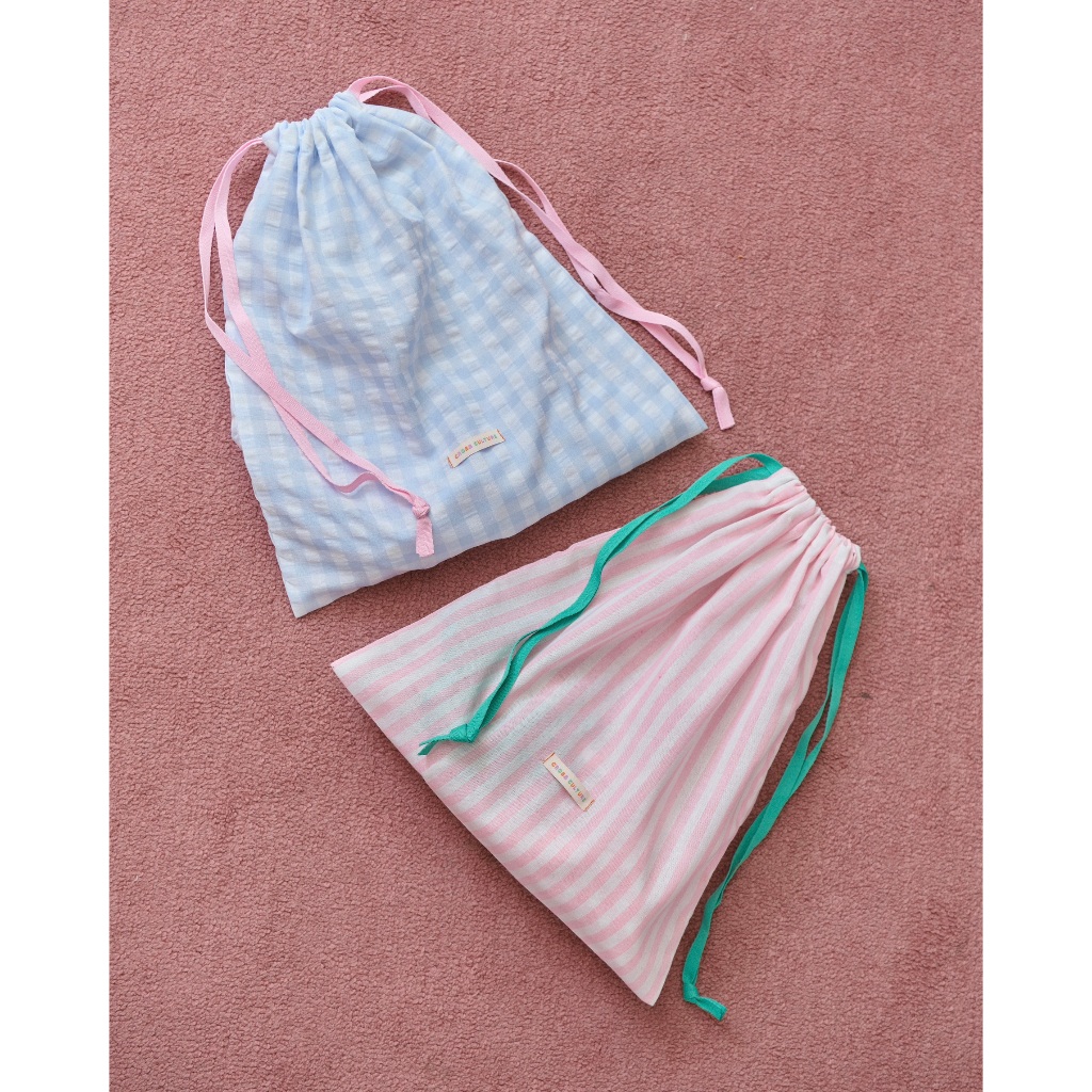 CROSS CULTURE - CUTIE DUST BAG ถุงผ้าหูรูดอเนกประสงค์ สีสันสดใส ผ้านุ่มนิ่ม ขนาด 32*38