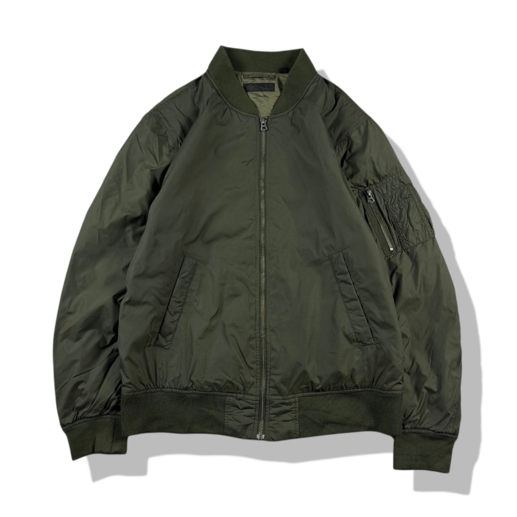 Uniqlo Green Bomber Jacket(L) มือสอง รอบอก 46”