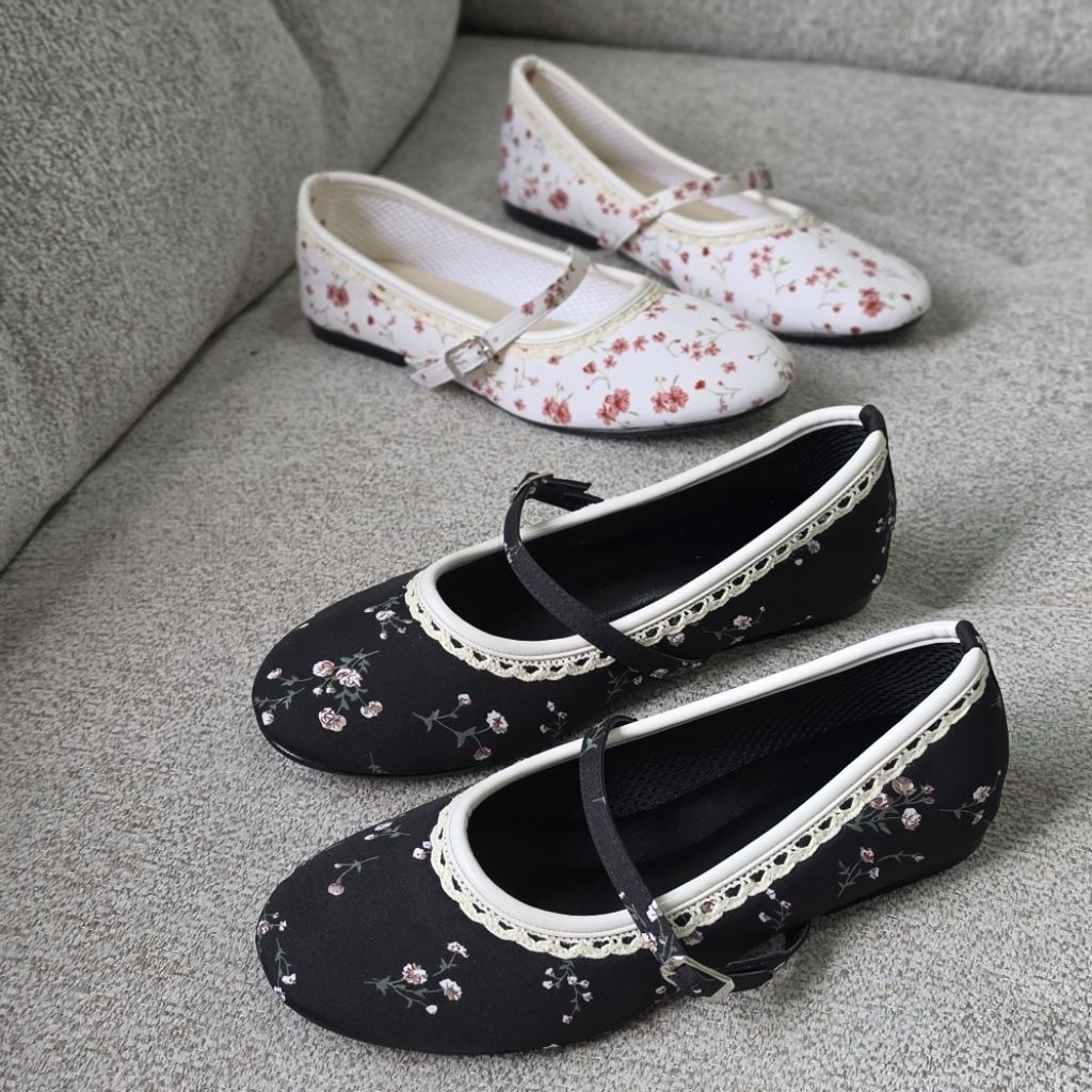 🩰 OHODOODEE 🩰 "Cozy Floral Lace Flats" รองเท้าแมรี่เจนขอบลูกไม้ คิวท์เกินต้าน U101