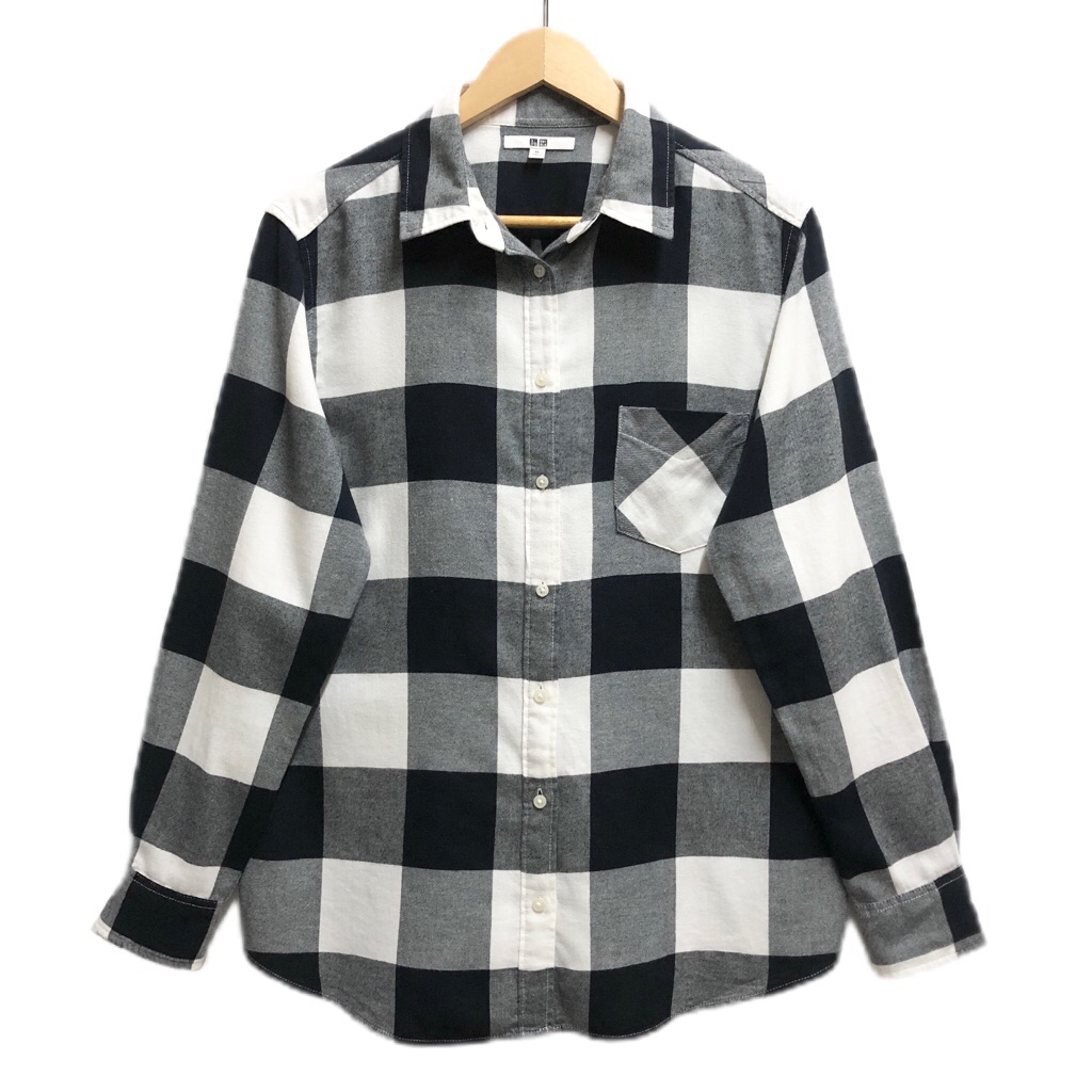 Uniqlo เสื้อเชิ้ตหญิง แขนยาว สีดำ-ขาว ลายตาราง ป้าย XL มือสอง