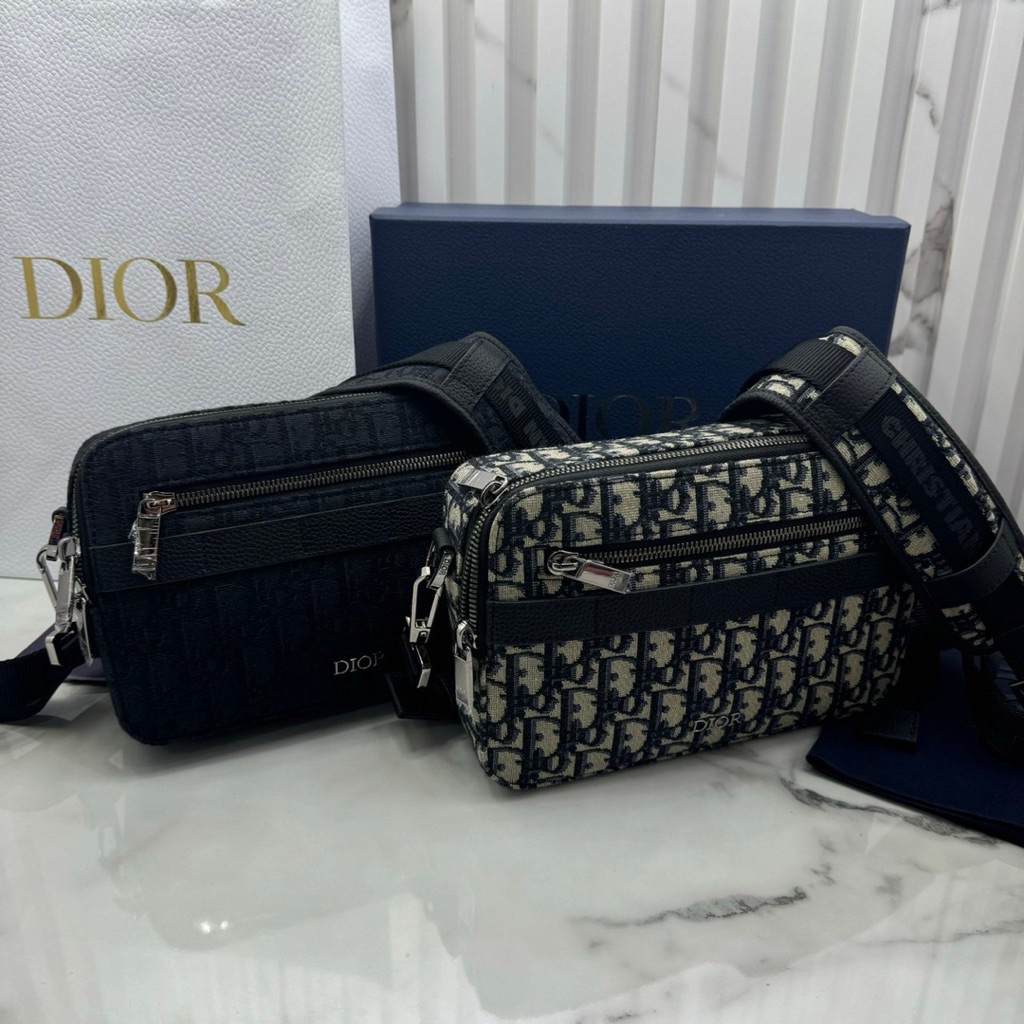 กระเป๋าสะพายผู้ชาย ตรงปกตามรูปเลย งานเกรด : Ori  Size  23 cm งานสวยใช้งานสะดวก