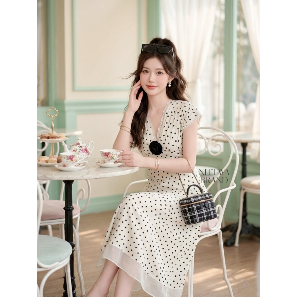 [NITTAYA] D2902 ชุดเดรสกระโปรงยาวคอวีแขนกุดแต่งจับจีบดีเทลแต่งชายลูกไม้ลายโพกาดอท สวยหรูผู้ดีดูแพง ใส่ออกงาน ดินเนอร์