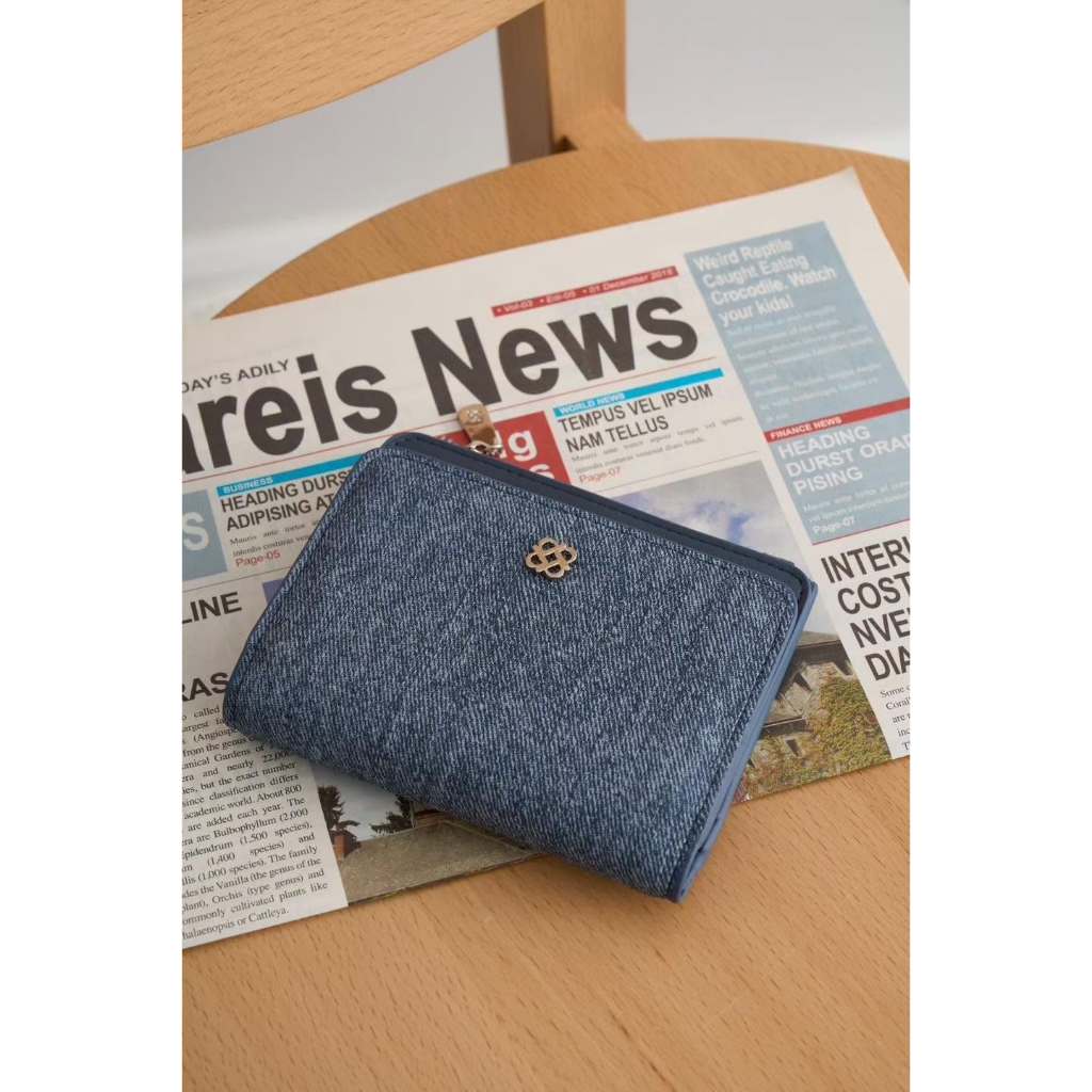 PEROTA “Fluffy Denim Wallet ” สีน้ำเงิน มาพร้อมกล่อง