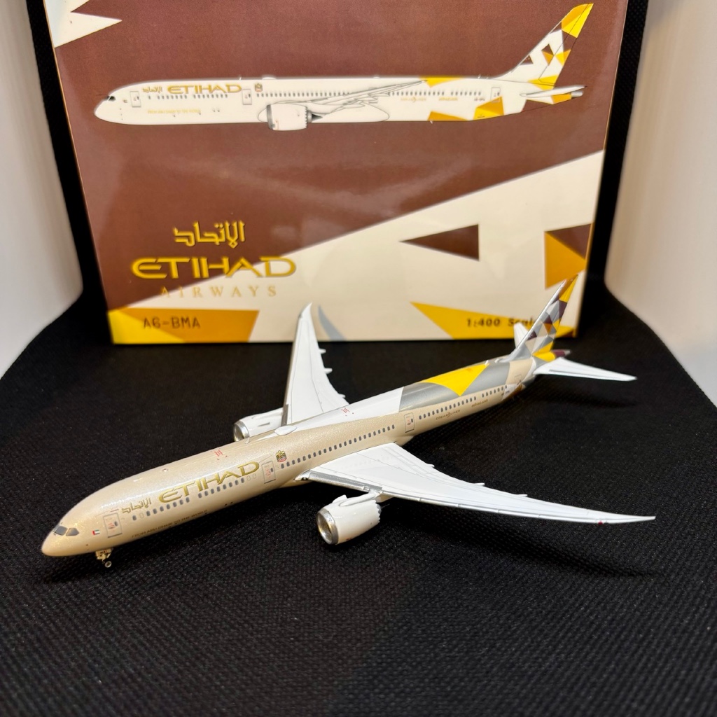 787-10 Etihad Airways | 1:400 Pheonix Airplane Model️