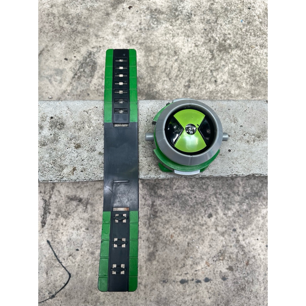 มือสอง นาฬิกาของเล่น Ben 10 Omnitrix รุ่นฉายภาพ (Projector Watch)