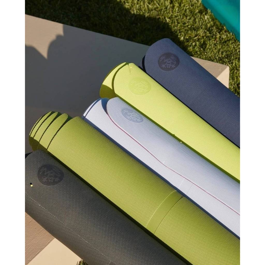 เสื่อโยคะ แบรนด์นำเข้า Manduka รุ่น begin yoga mat หนา 5mm. พร้อมเส้นบอกตำแหน่งเท้า/มือ 🧘 ฝึกท่าได้มั่นใจ