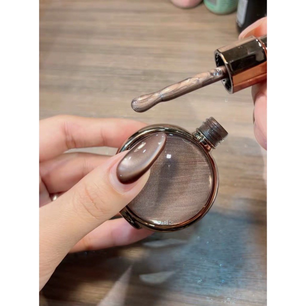 ราคาต่อขวด Brownie Cat eye satin (เบอร์ 01) ยาทาเล็บเจล