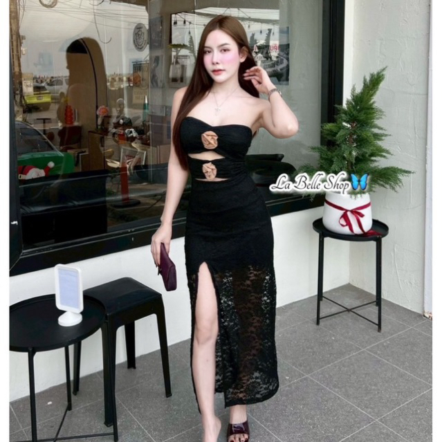 MNV STUDIO เดรสยาวเกาะอก  งานลูกไม้ทั้งตัวลูกไม้นิ่ม ดีเทลดอกไม้ มีซับใน เสริมฟองน้ำ