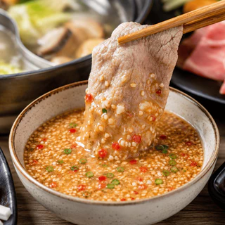 ใหม่!! น้ำจิ้มงาคั่ว สูตรผสมพริกและกระเทียม ขนาด 800g น้ำจิ้มชาบู ซอสสำเร็จรูป เข้มข้น เพียวฟู้ดส์