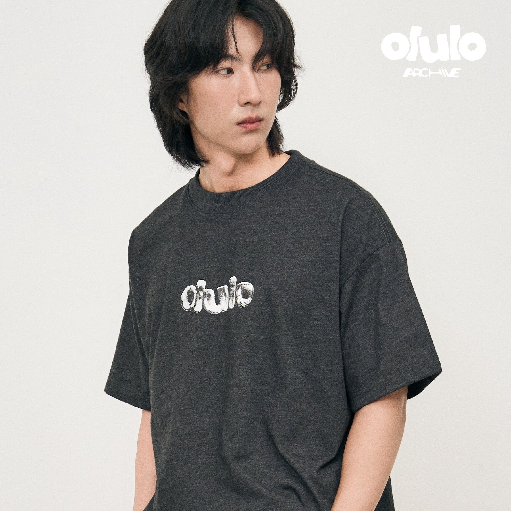olulo Archive - Dark Gray Boxy Tee เสื้อ Boxy Tee สีเทาเข้ม สกรีนลายกลางอก