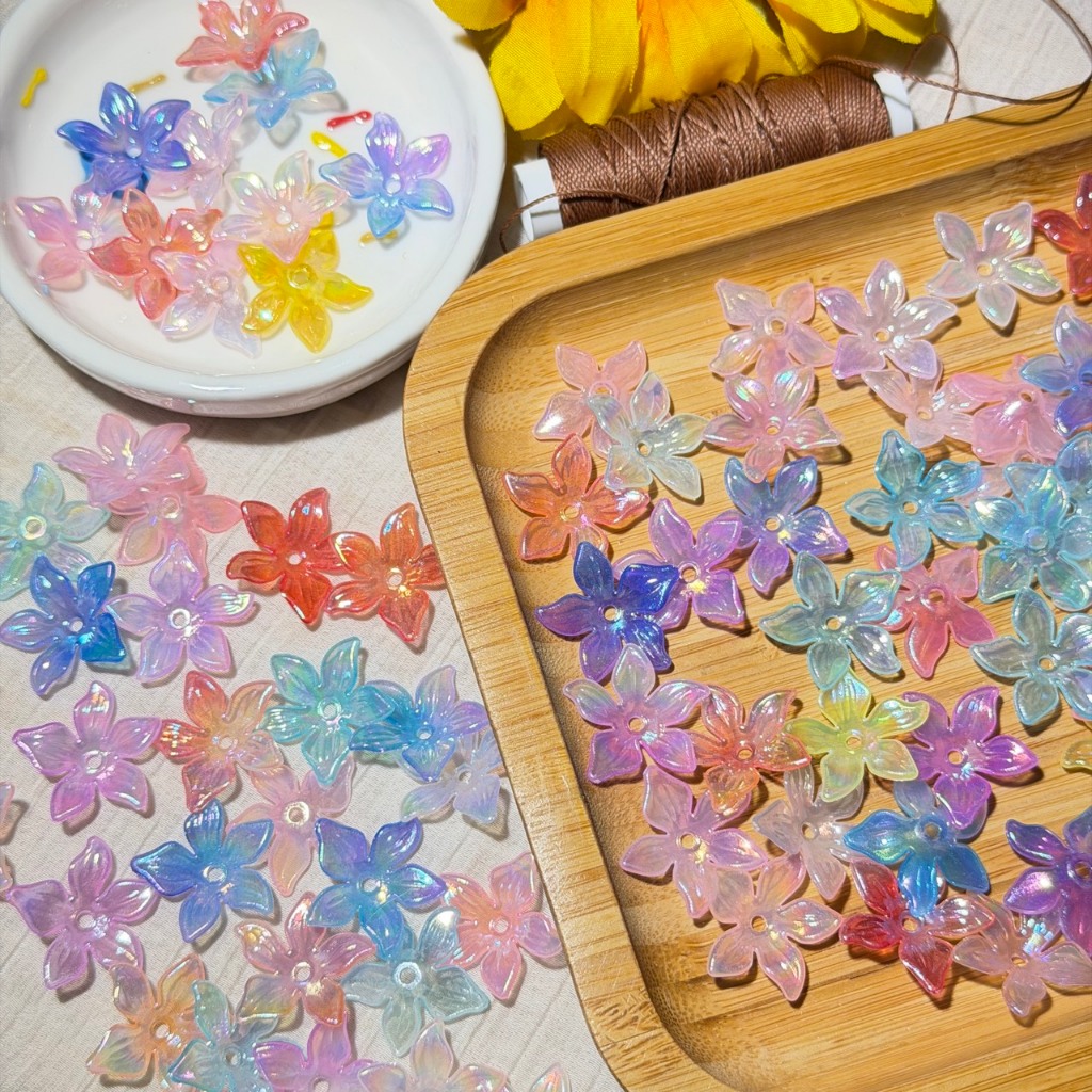 ดอกปีปอะคริลิค 16 มม. เคลือบเงาประกายมุก ลูกปัดดอกไม้ DIY (20 ชิ้น)