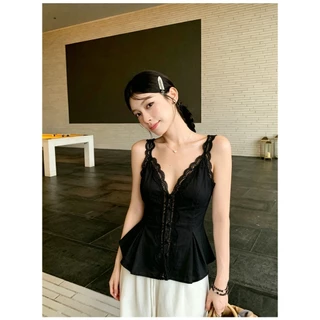 Withmin 🖤พร้อมส่ง☁️เสื้อสายเดี่ยวคอวีลูกไม้ขอบ ติดกระดุมหน้าตัวรัดเอวปลายระบาย สวยน่ารักใส่ออกเดท