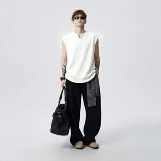 💥BecoolMan💥เสื้อยืดฤดูร้อน ผ้าลายริ้ว คอวี รุ่นบาง แขนกุด เย็น ระบายอากาศได้ดี หลวมสบาย รุ่นสำหรับทั้งชายและหญิง