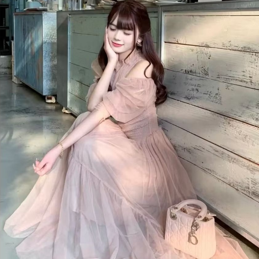 เดรสเจ้าหญิงญี่ปุ่นสุดละมุน เปิดไหล่ แขนพอง กระโปรงยาวพลิ้ว ใส่แล้วสวยหวาน ดูแพงเหมือนเจ้าหญิงในเทพนิยาย