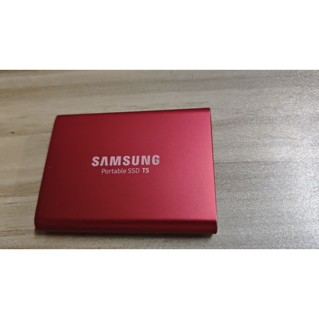 Samsung Portable SSD T5 500GB มือสอง สภาพดี ใช้งานปกติ ความเร็วสูง  โอนย้ายไฟล์ไว  มือสอง