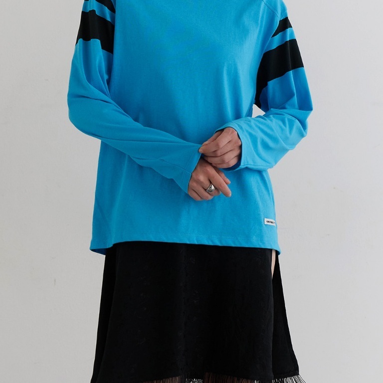 Girlfriend Comfort - Sienna Varsity Tee - เสื้อแขนยาว (มีให้เลือก 2 สี)