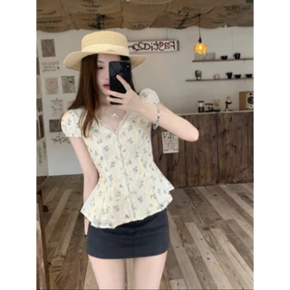 Lalisa พร้อมส่ง💜เสื้อเชิ้ตสั้นแขนพองV-neck ลายดอกไม้ขอบลูกไม้ 1สี เสื้อเอวคอดแฟชั่นY2K คุณหนู แต่งตัวไปคาเฟ่ สไตล์เกาหลี