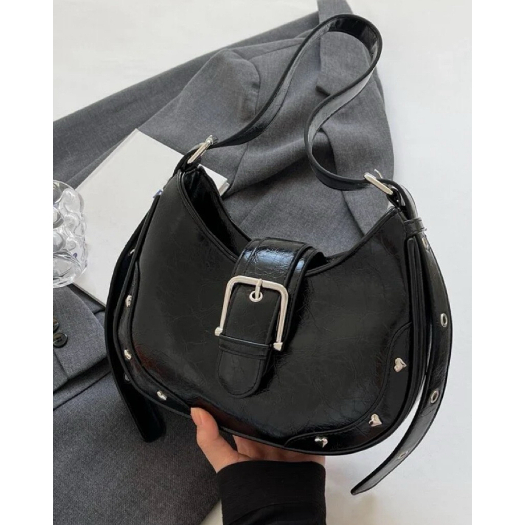 Heart Studded  Bag 🖤มือสอง หนังPU ทรงเกาหลีเหมือน OSOI ส๊วย !!