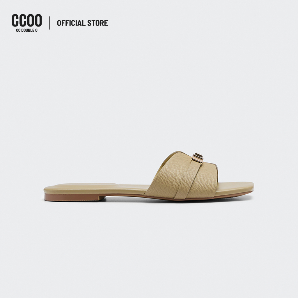 CC DOUBLE O GOLD-TONE METAL BUCKLE SLIDE SANDALS ผู้หญิง รองเท้าแตะแบบสวมแต่งบัคเคิลโลหะสีทอง รุ่น O26WSWA002 (AW26 #A1)