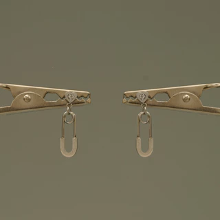 Bemet safety heart earring stud ต่างหูแป้นสแตนเลส