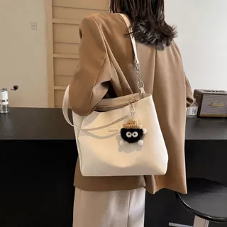 กระเป๋า Totebag ผู้หญิงแฟชั่น กระเป๋าใบใหญ่ PU นุ่ม ใส่ของได้เยอะ สไตล์เกาหลี มาพร้อมพวงกุญแจน่ารัก