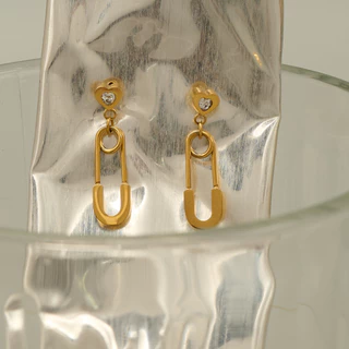Bemet safety heart earring stud ต่างหูแป้นสแตนเลส