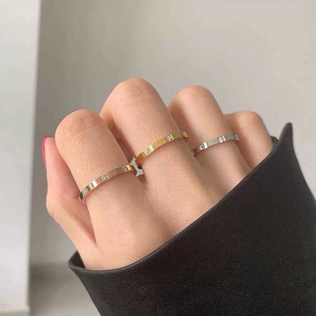 [#122]เครื่องประดับ แหวนเพชร3เม็ด แหวน2mmหน้าเหลี่ยม เกลี้ยง/สเตนแลส/ใส่ไม่ดำ สีไม่ลอก