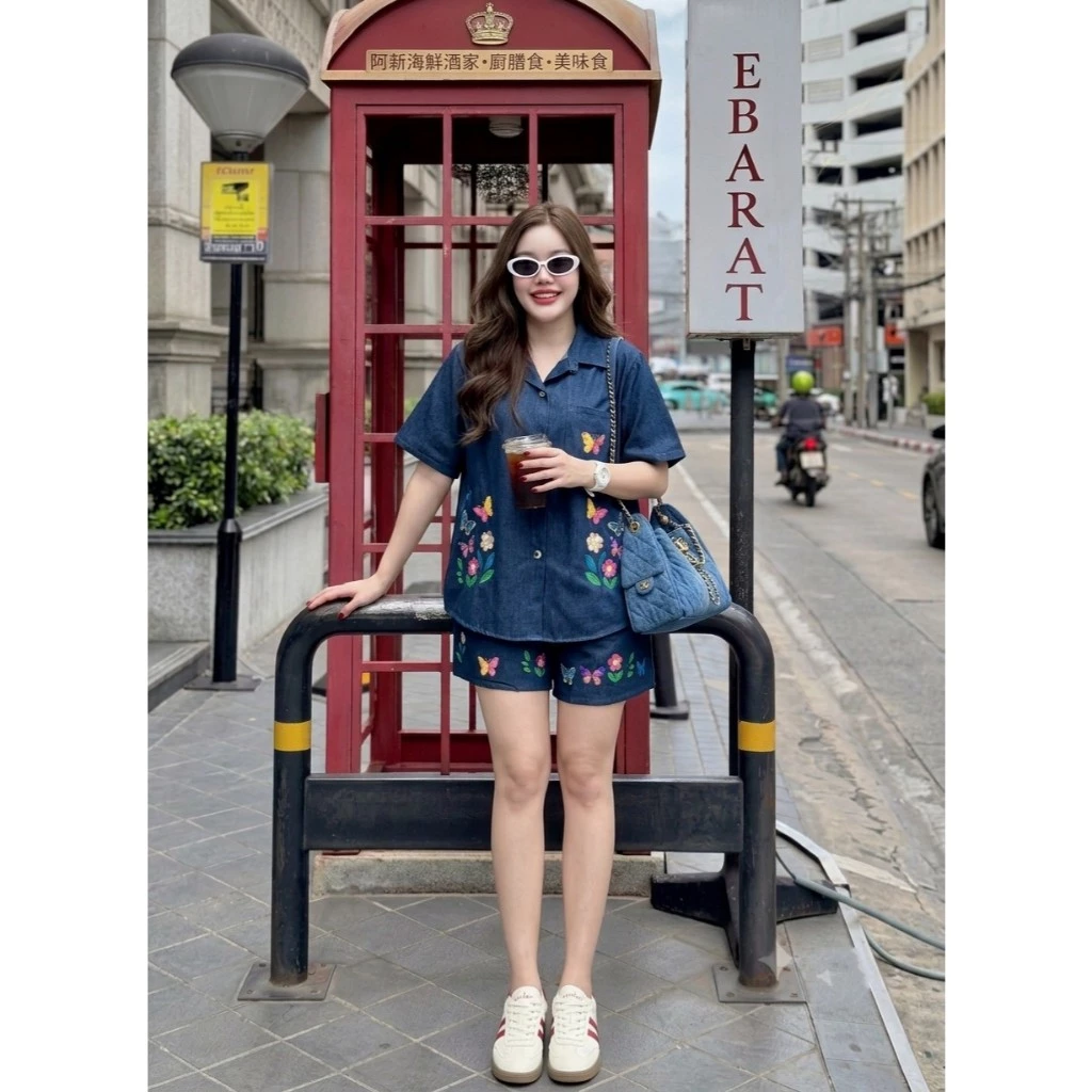 A1559 ชุดเซต เสื้อ + กางเกงยีนส์ ขาสั้น ปักลาย ดอกไม้ ผีเสื้อ