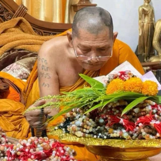 กำไลหินหยก หลวงปู่ ศิลา ปรับขนาดได้ พร้อมคาถา
