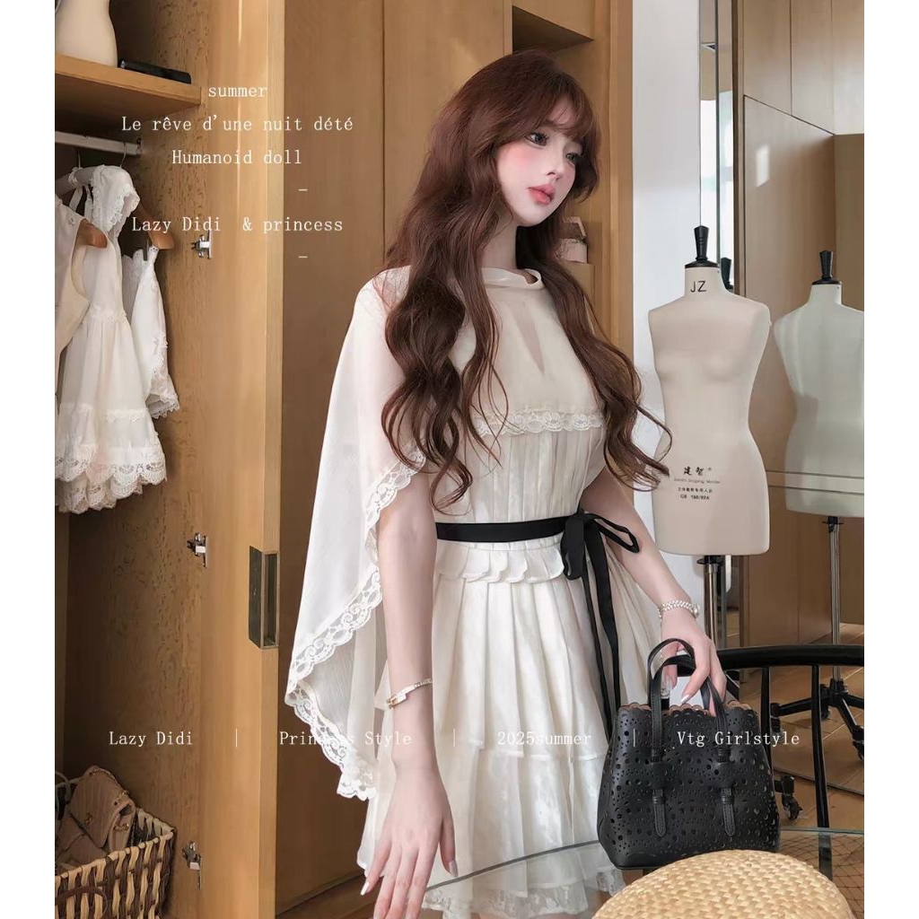 👑 เดรสนางฟ้าสุดละมุน งานพลีทแฮนด์เมดพร้อมผ้าคลุมบางเบา ใส่แล้วสวยหวาน ดูแพง สง่างามเหมือนเจ้าหญิงในเทพนิยาย ✨🪽🌸💕👗