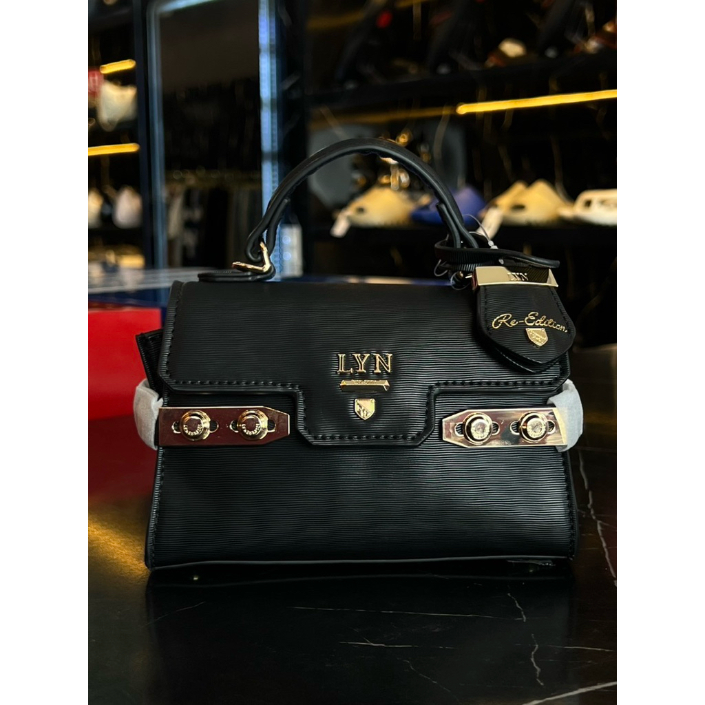 LYN รุ่น Fineness Re-Edit Handbag(มีสายสะพายข้าง)รหัส (LYN 030)