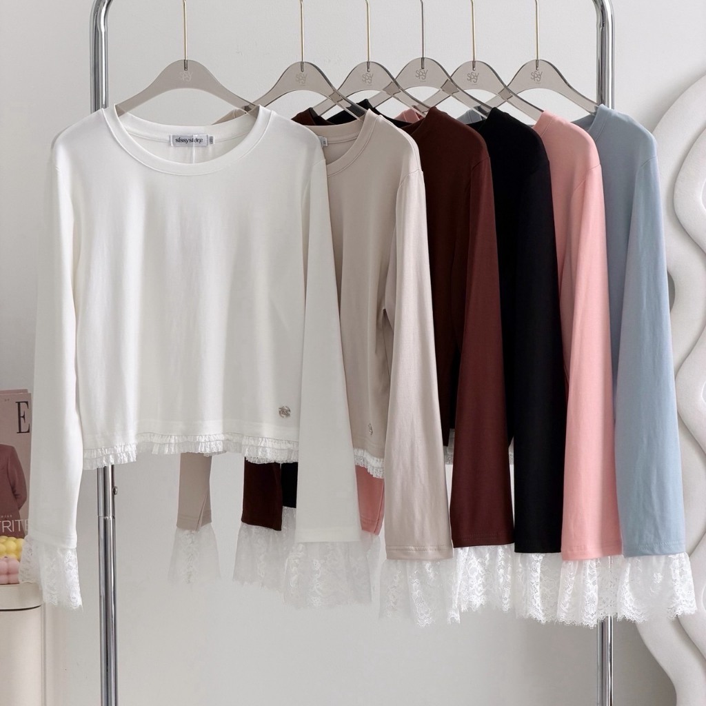 SISSY : เสื้อ Lace Trim คอกลมแขนยาว (XS-XXL) แต่งลูกไม้ปลายแขนและชายเสื้อ เนื้อผ้านุ่มยืดใส่สบาย