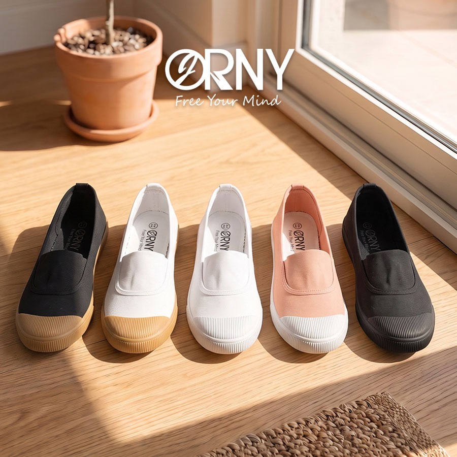 แบบสลิป-ออน รองเท้าผ้าใบ รองเท้าสีดำ แฟชั่นผู้หญิง รุ่น OY105/OY115