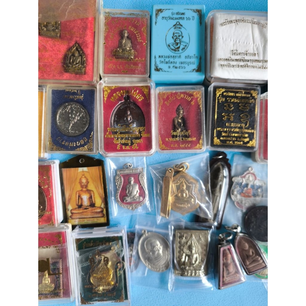 พระกล่อง พระเหรียญ รวมๆ 15-70 บาท