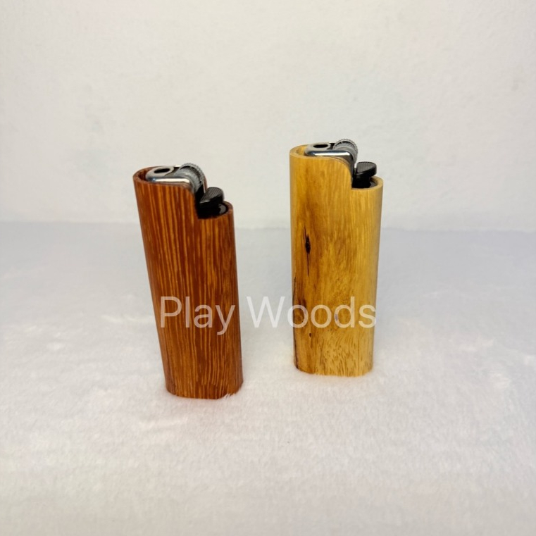 Wood ปลอกไฟแช็ค ไม้แท้ ทรงโค้งมน ดีไซน์พรีเมียม ถอดเปลี่ยนไฟแช็คได้ (คละลายไม้ธรรมชาติ) ของฝาก ของใช้ แฮนด์เมด