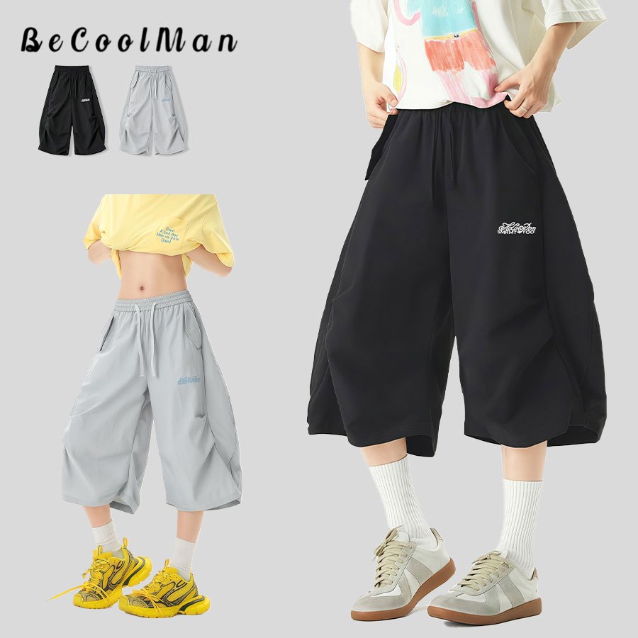 💥BecoolMan💥กางเกงขาสั้นผ้าไอซ์ซิลค์แห้งเร็ว ทรงกระบอก หลวม การปักลาย รอยพับ การออกกำลังกาย ทั้งชายและหญิงสามารถสวมใส่ได้