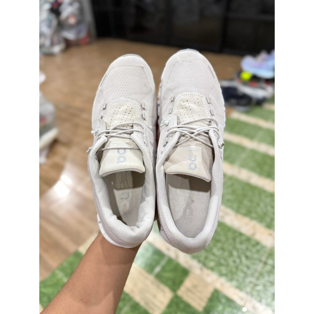 On cloud 5 *** รองเท้าคนละ size ***