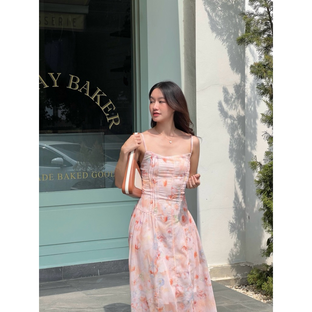 ส่งต่อ พร้อมส่ง Dolly dress เดรสยาวลายดอกไม้ แบรนด์ G2N.clothshop