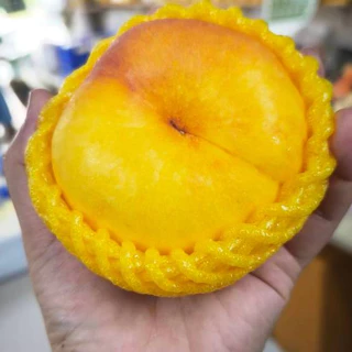 พีชโดนัททอง พีชแบนนำเข้า หอม หวาน ฉ่ำ สดใหม่ บรรจุกล่อง 2 ลูก
