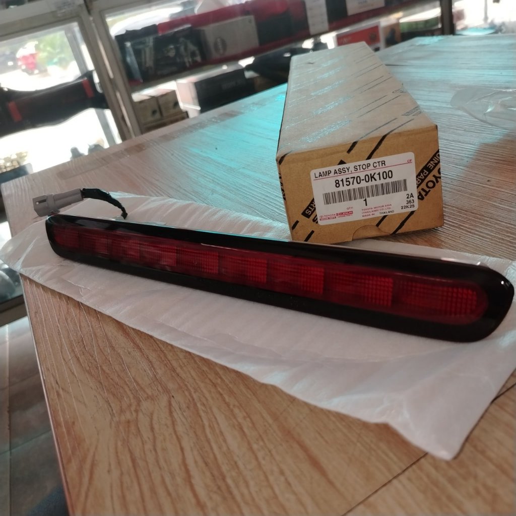 #แท้งานศูนย์100% ไฟเบรคฝาท้าย สำหรับรถยนต์ toyota hilux revo ปี 15-ขึ้นไป (81570-0K100) *รบกวนอ่านรา