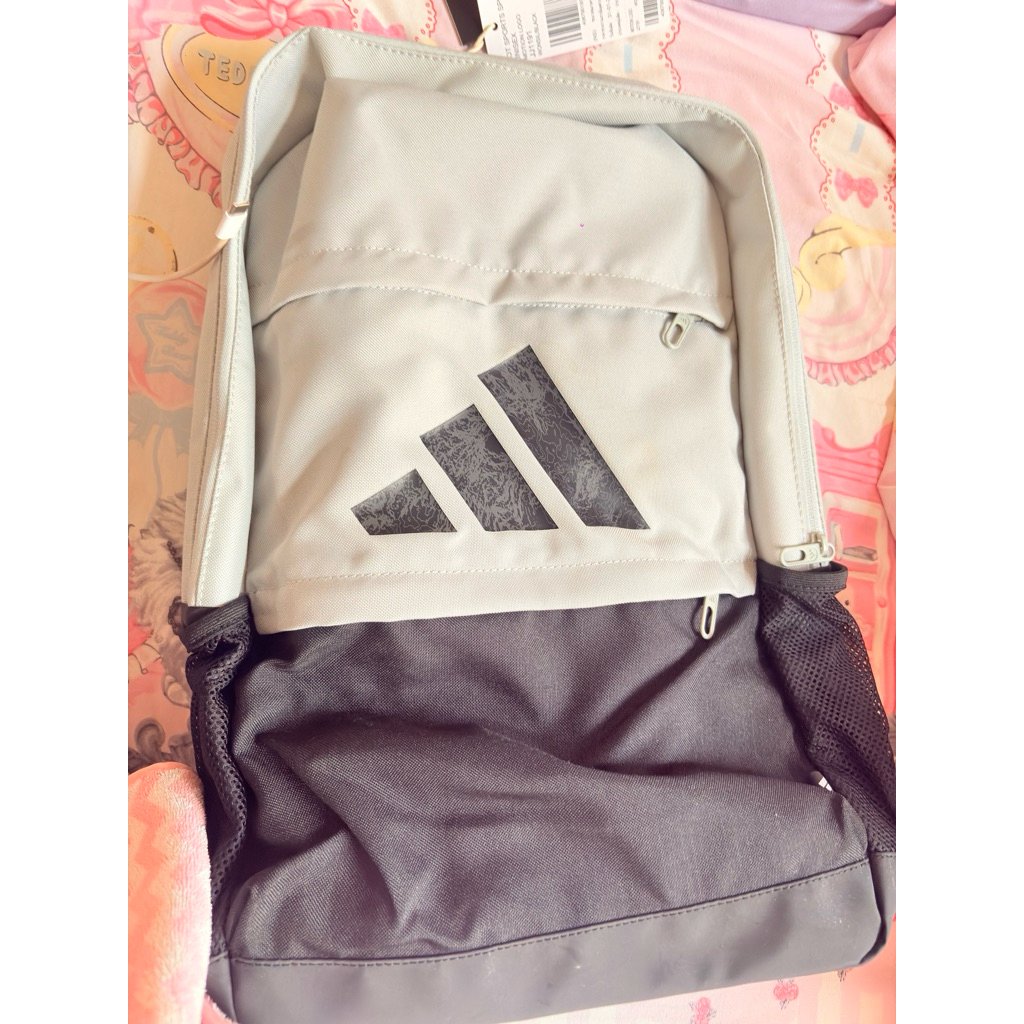 adidas JJ1191มือ1ไม่เคยใช้งานราคาป้าย1,300บาท