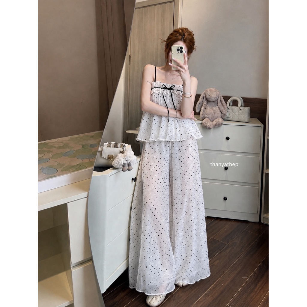 hmwe shop เซท2ชิ้น ผ้าลายริ้ว แบบลูกคุณ กางเกงทรงสวยมาก มาพร้อมเสื้อสายเดี่ยวแต่งระบายงานฝีมือสุดๆ ซับในทั้งตัว