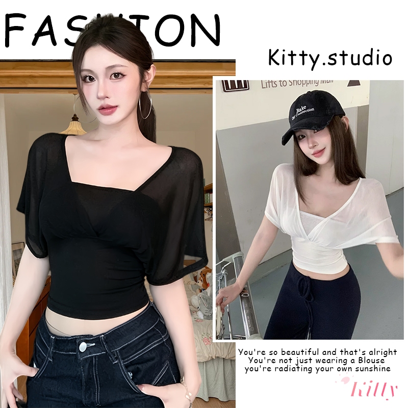 Kitty พร้อมส่ง เสื้อครอปสองชั้นปลอม ผู้หญิง คอวีแขนสั้น ทรงกระชับ เนื้อผ้าบางใส่สบาย แฟชั่นสไตล์สาวแซ่บ